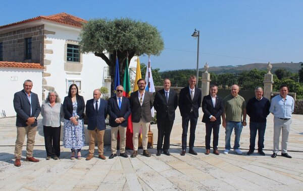 Fotografia da Inauguração da Obra de Requalificação do Centro Cívico da Queijada