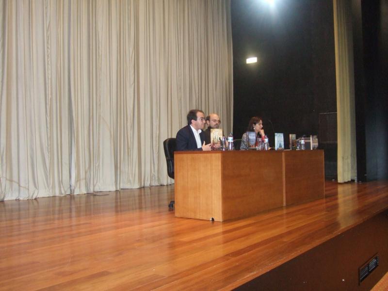 Auditório Rio Lima com casa cheia para receber tradutor de Daniel Silva